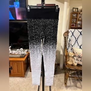 Athleta black and white leggings